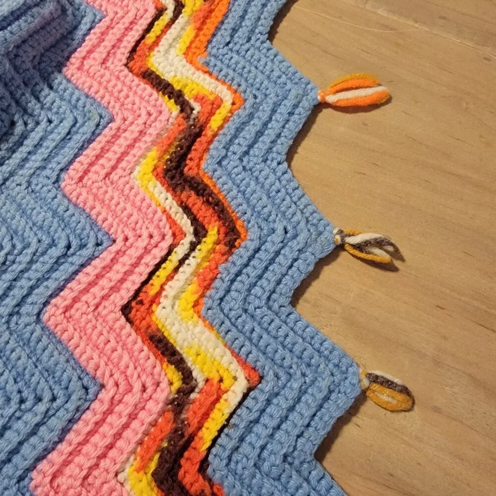 Handmade Crochet Afghan Throw Lap Blanket ZigZag Ripple Chevron Fringe 28 X 50‎